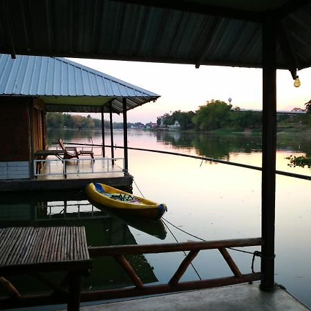 River Marina Resort Утхайтхані Екстер'єр фото