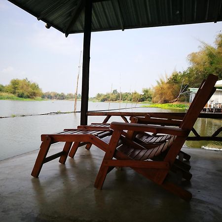 River Marina Resort Утхайтхані Номер фото