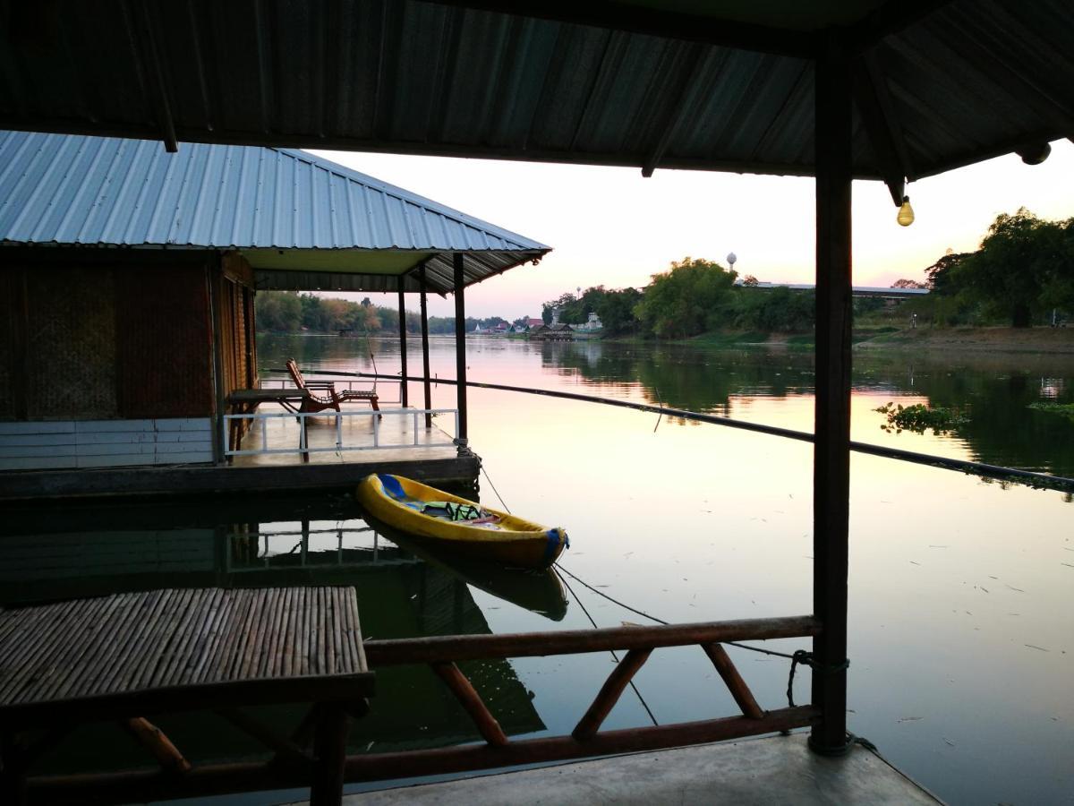 River Marina Resort Утхайтхані Екстер'єр фото